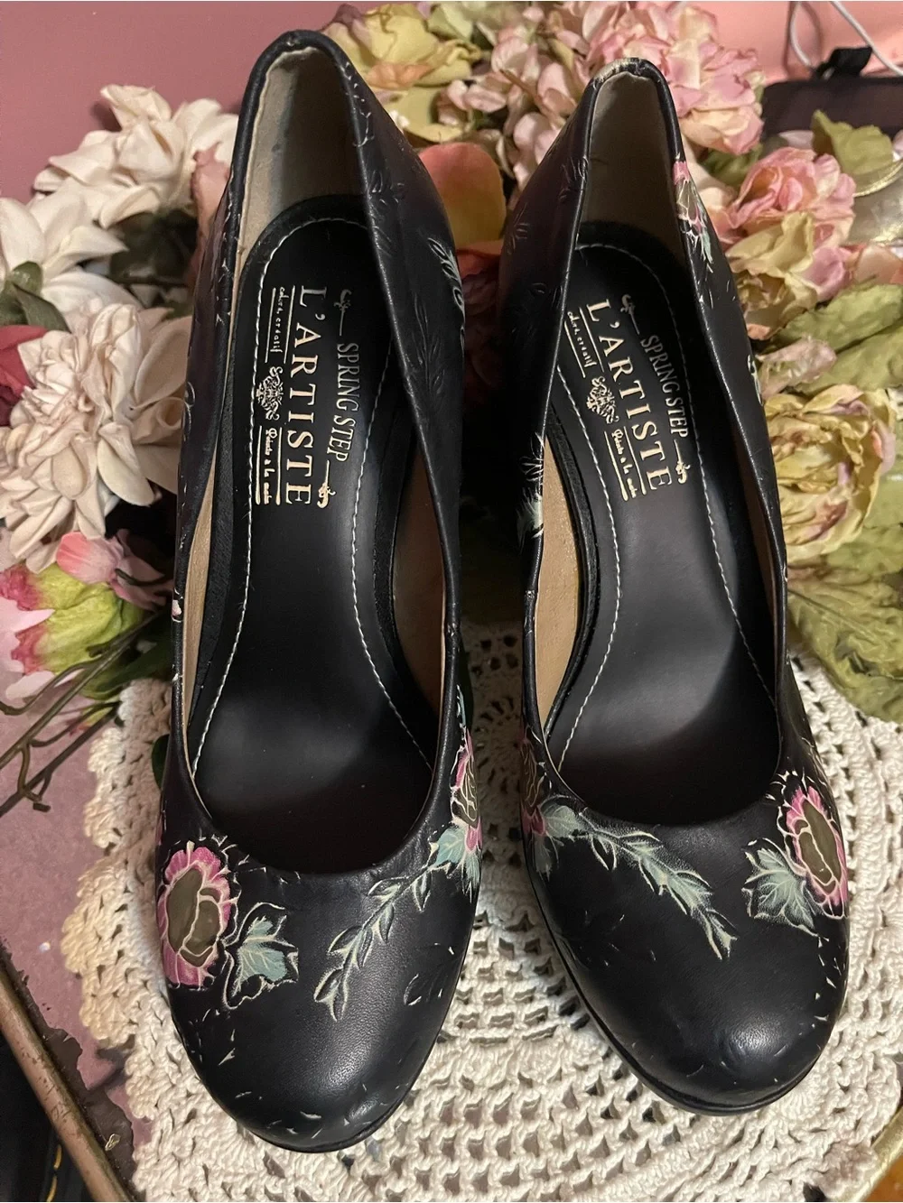 L’Artiste Black Floral Platform Pump with Pink Accents